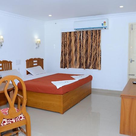 מלון נדומבסרי Princess Residency חדר תמונה